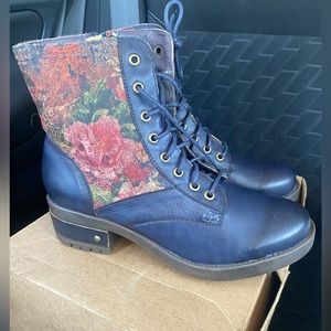 BRAND NEW WOMENS  BOOTS NEVER WORN